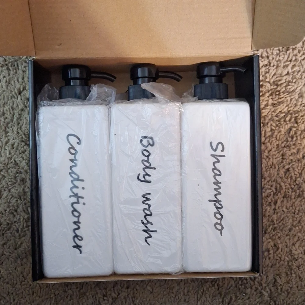 NIB Didroom White Shampoo, Body Wash, and Conditioner Dispenser Set - Picture 4 of 5